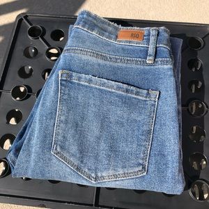 Soft straight ankle jeans